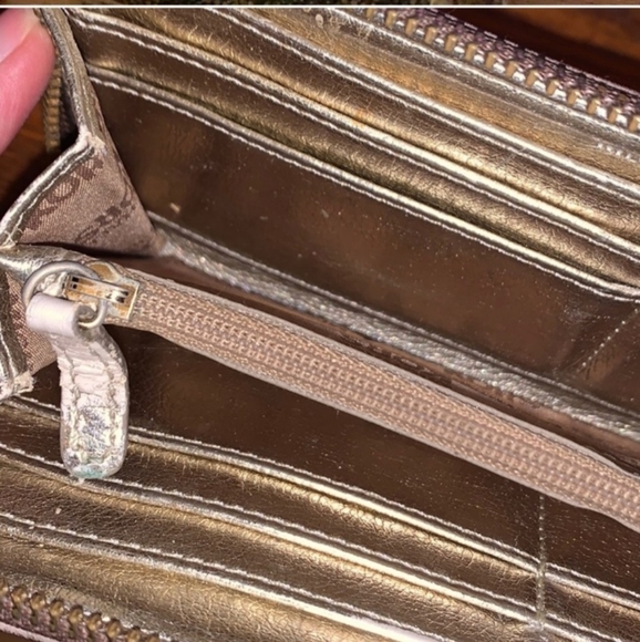 Michael Kors long wallet - Picture 8 of 11